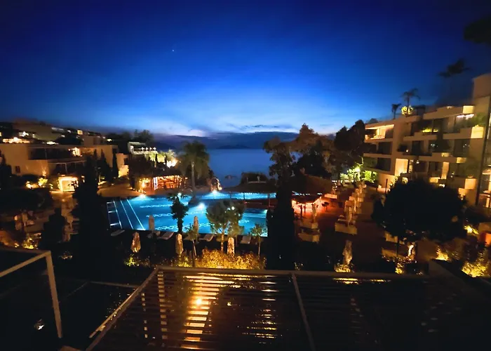 Luxury Apartment - Parking, Pool And Beach Access