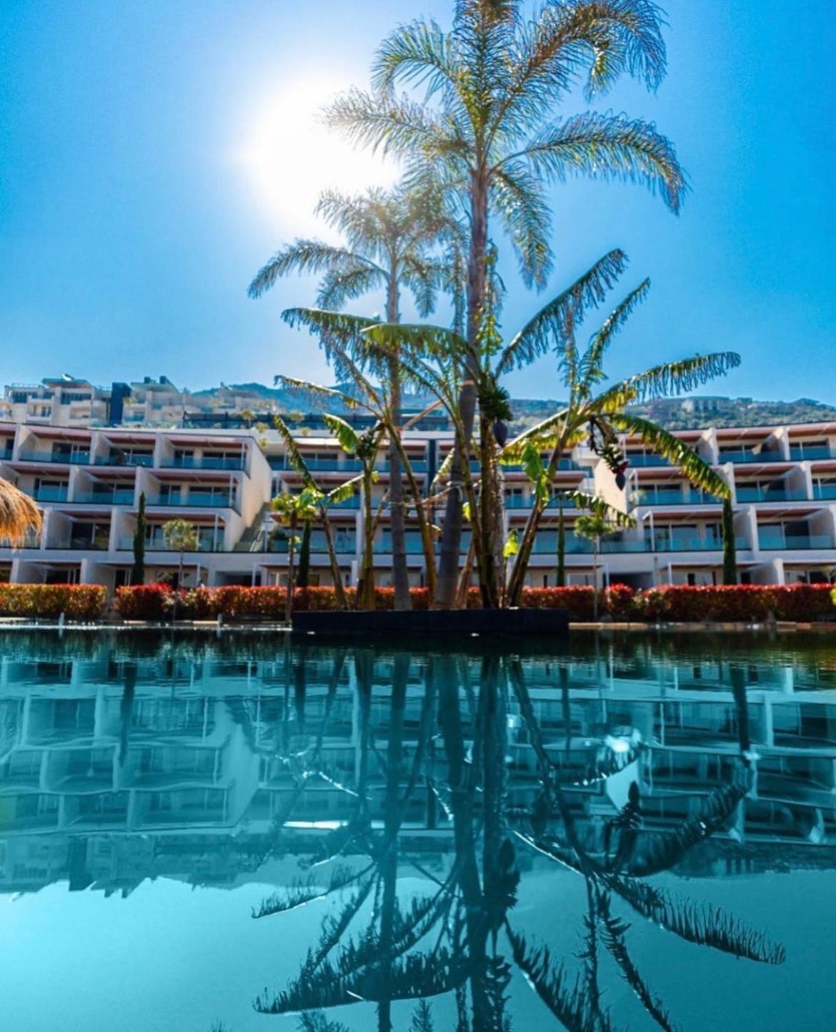 Luxury - Parking, Pool And Access Apartament