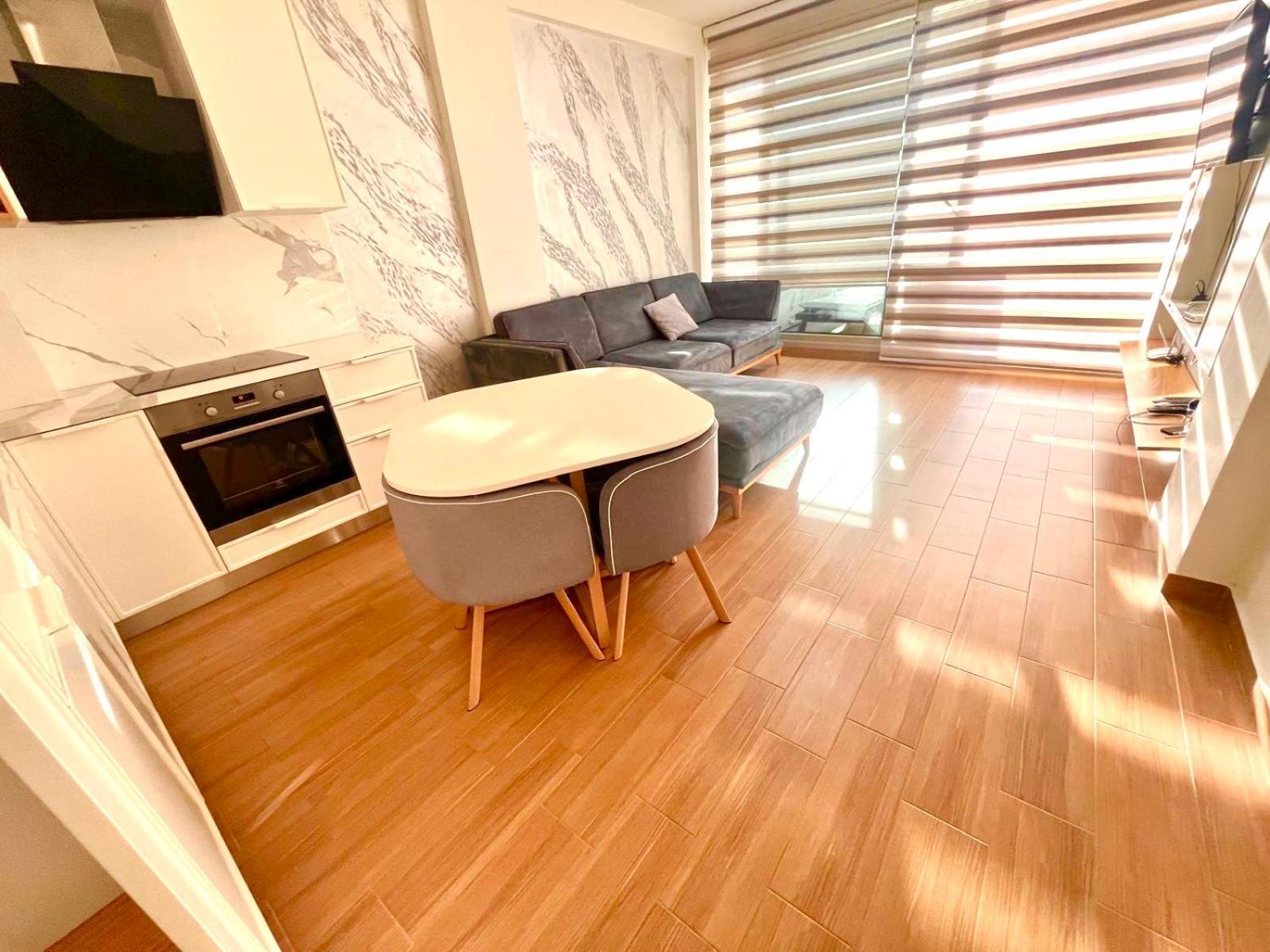 Luxury - Parking, Pool And Access Apartament *