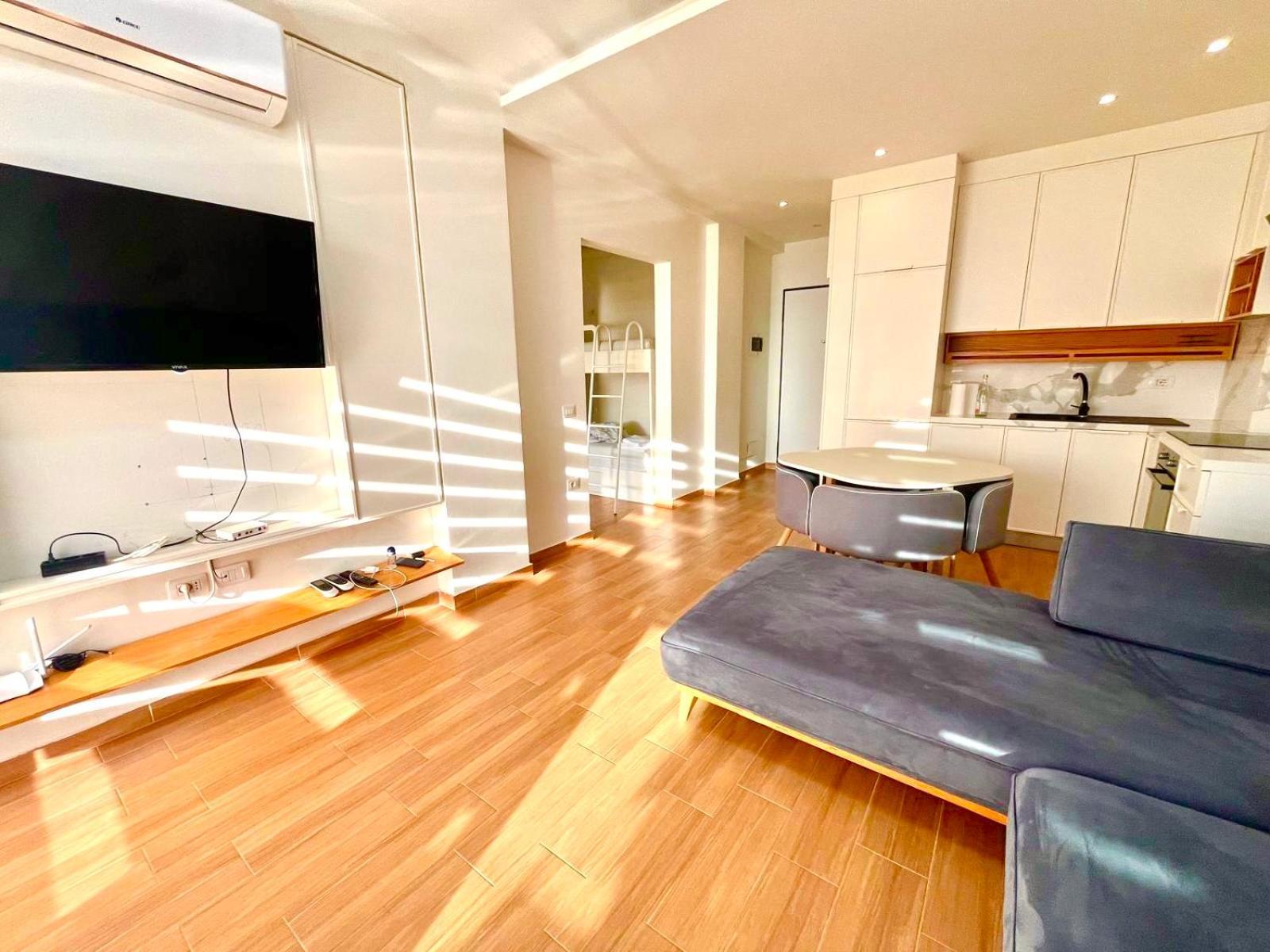 Luxury - Parking, Pool And Access *