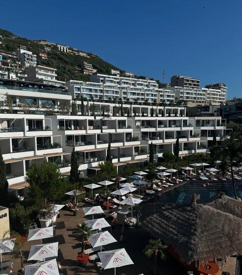 Luxury - Parking, Pool And Access Apartament *